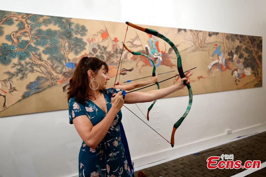 继续展现他
